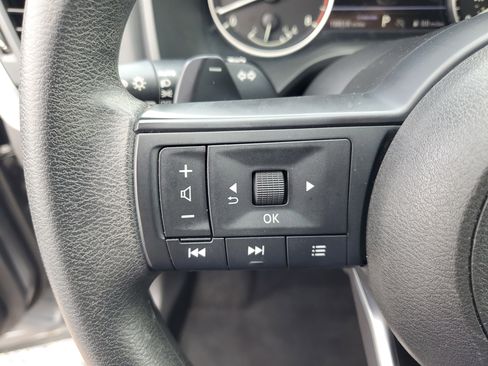 Certified 2024 Nissan Rogue SV FWD image 18