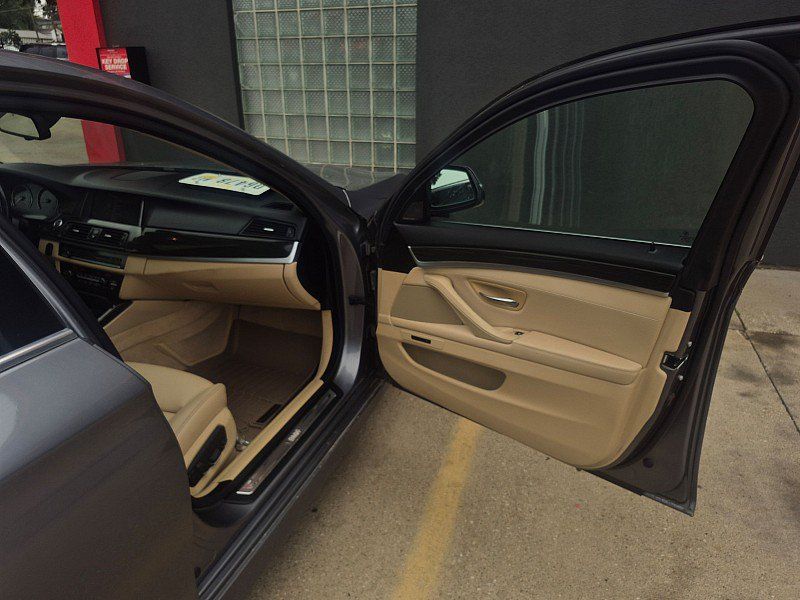 Used 2014 BMW 550i xDrive Sedan AWD/4WD image 15