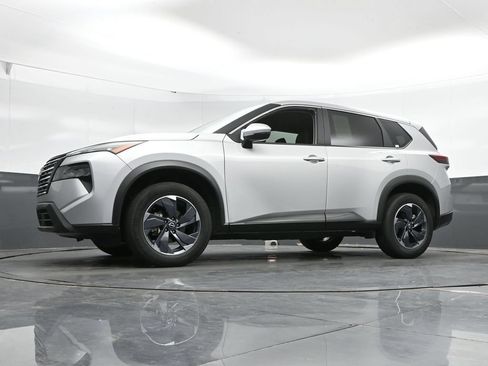 Used 2024 Nissan Rogue SV FWD image 45