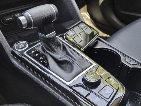 Certified 2025 Kia Sportage EX FWD image 9