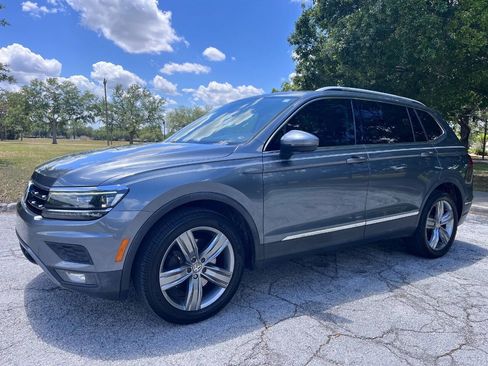 Used 2018 Volkswagen Tiguan SEL Premium FWD image 3