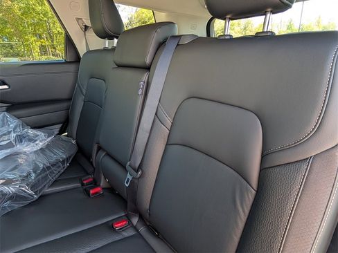 New 2025 Nissan Pathfinder SL image 21