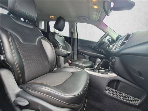 Used 2018 Jeep Compass Latitude w/ Popular Equipment Group AWD/4WD image 21