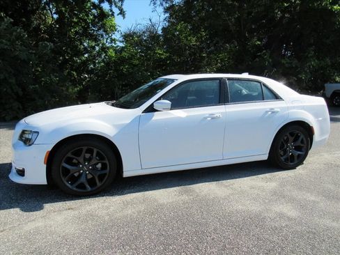 Certified 2023 Chrysler 300 Touring L w/ Popular Equipment Group RWD image 4