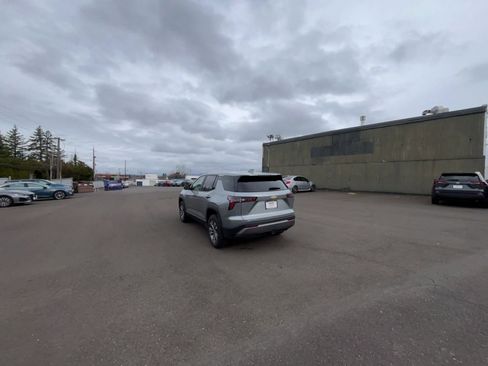 Used 2025 Chevrolet Equinox LT image 16