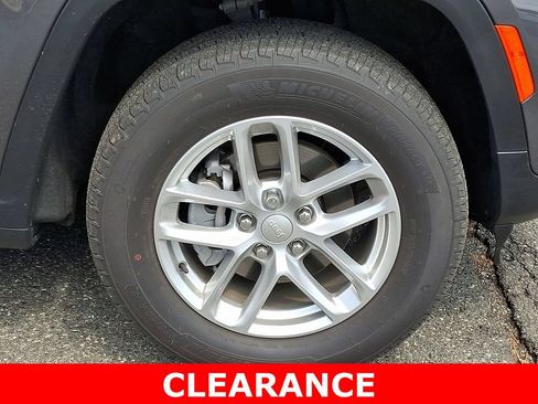 Used 2025 Jeep Grand Cherokee Laredo X w/ Luxury Tech Group I AWD/4WD image 8