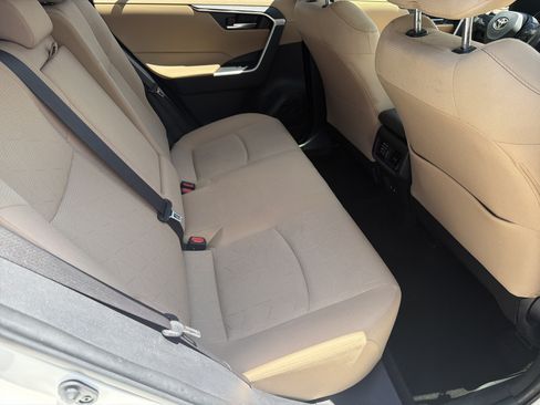 Used 2019 Toyota RAV4 XLE w/ Convenience Package FWD image 16