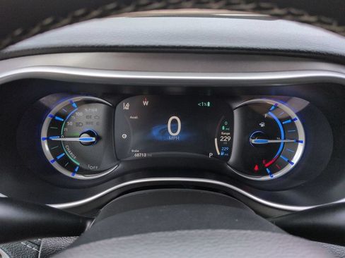 Used 2023 Chrysler Pacifica Touring-L FWD image 14