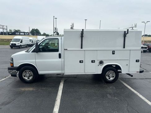 Used 2019 Chevrolet Express 3500 w/ Power Convenience Package RWD image 5