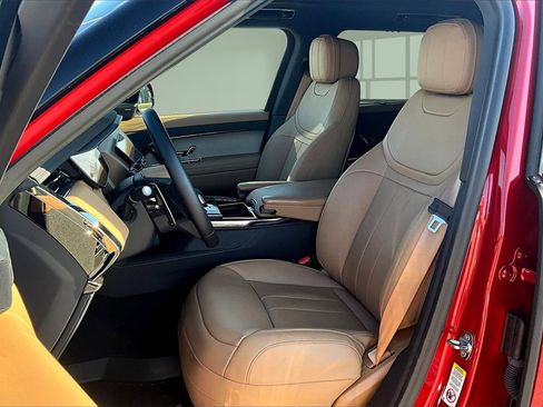 Used 2025 Land Rover Range Rover Sport SE image 26