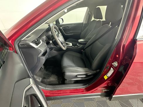 Used 2020 Toyota RAV4 LE FWD image 13