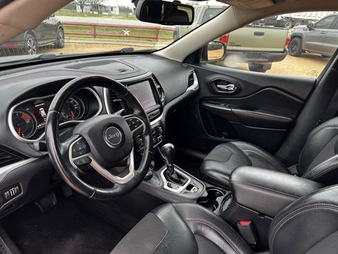 Used 2017 Jeep Cherokee Trailhawk image 13