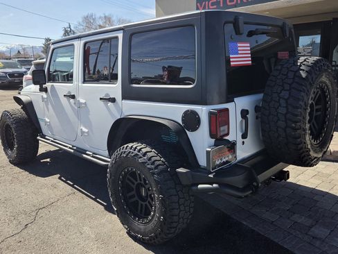 Used 2016 Jeep Wrangler Unlimited Rubicon w/ Connectivity Group image 7