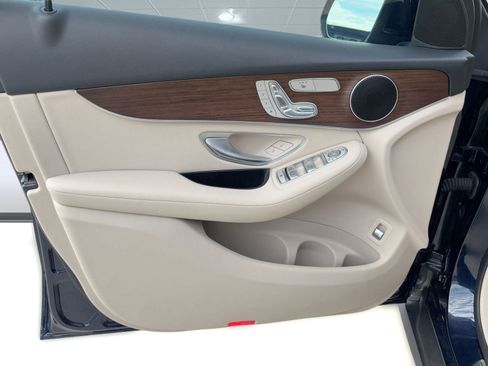 Used 2022 Mercedes-Benz GLC 300 GLC 300 image 21