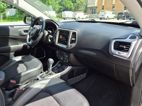 Used 2018 Jeep Compass Latitude w/ Popular Equipment Group AWD/4WD image 24