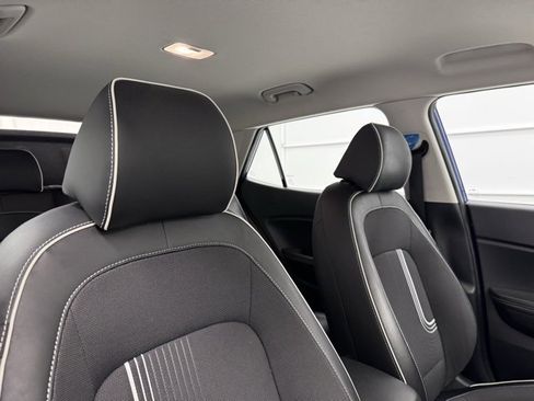 Used 2022 Hyundai Venue Limited w/ Cargo Package image 21