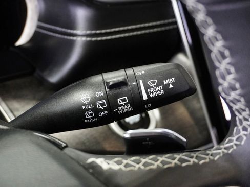 Used 2023 Jeep Grand Cherokee Limited w/ Luxury Tech Group II image 27