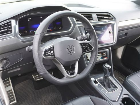 Used 2022 Volkswagen Tiguan SE R-Line image 7