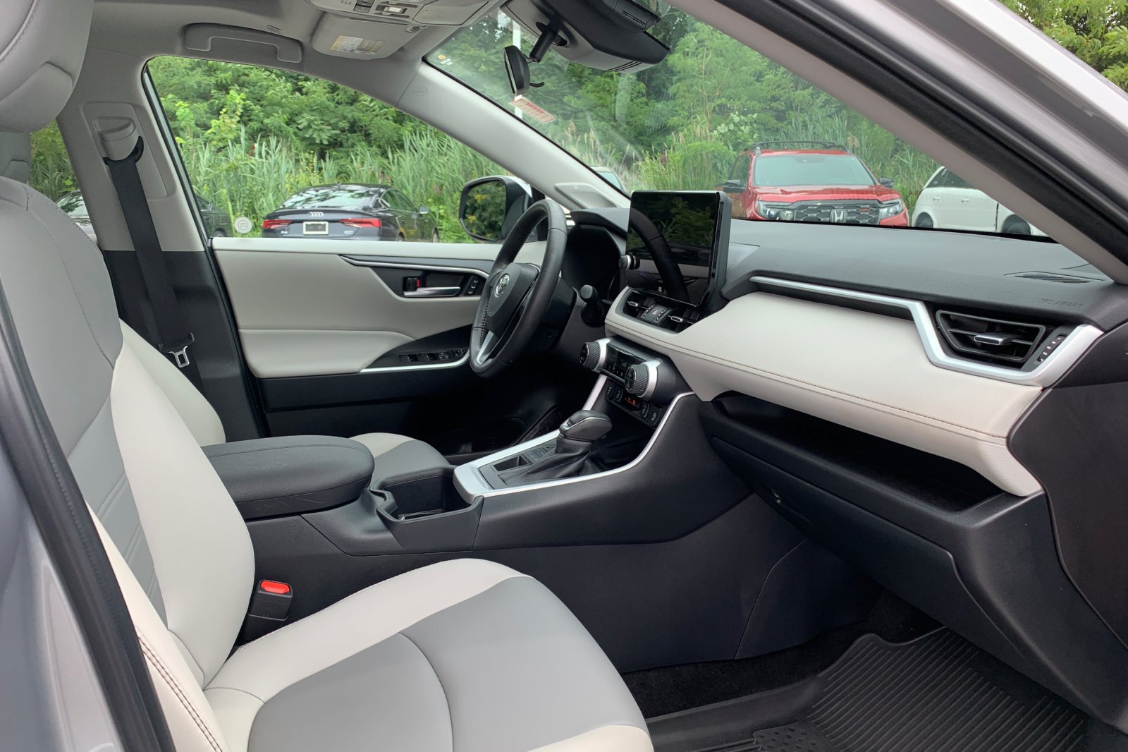 Used 2025 Toyota RAV4 XLE Premium w/ Weather Package AWD/4WD image 18
