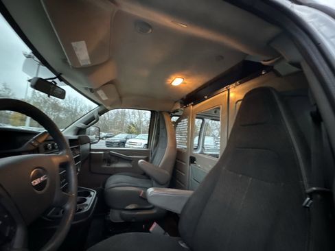 Used 2021 GMC Savana 2500 w/ Driver Convenience Package image 18