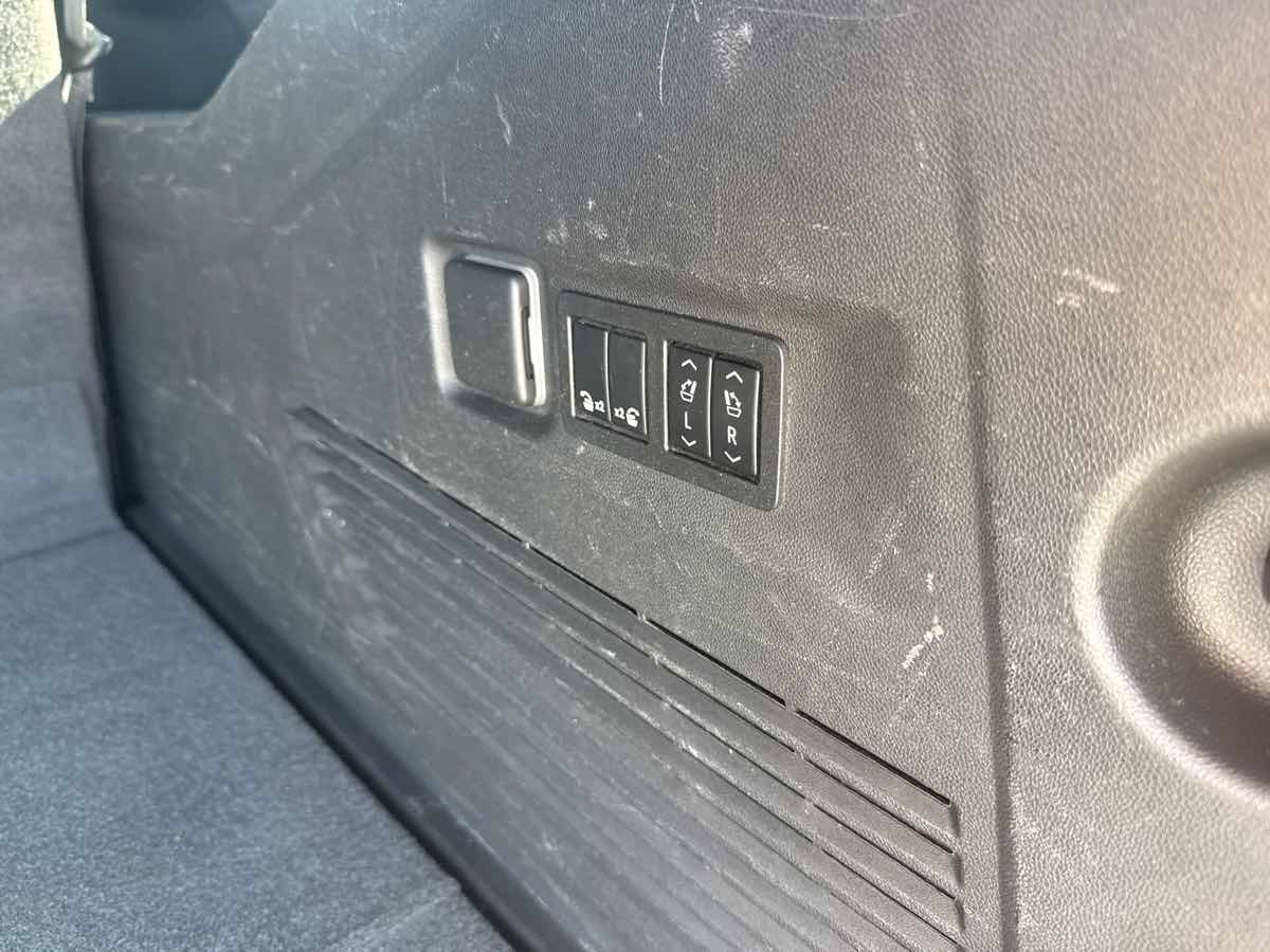 Used 2022 GMC Yukon XL Denali AWD/4WD image 20