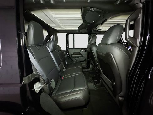 New 2026 Jeep Wrangler Unlimited Sahara AWD/4WD image 31