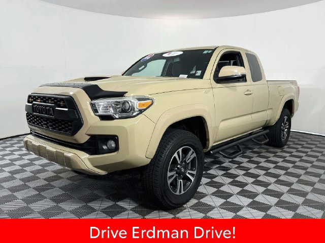 Certified 2016 Toyota Tacoma TRD Sport w/ Premium & Technology Package AWD/4WD image 3