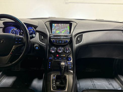 Used 2013 Hyundai Genesis 3.8 RWD image 16