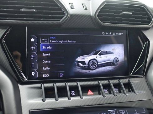Used 2023 Lamborghini Urus Performante image 32