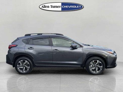 Used 2024 Subaru Crosstrek 2.0i Premium image 3
