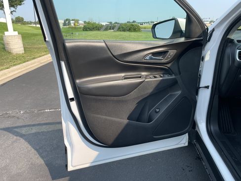 Used 2020 Chevrolet Equinox LT FWD image 19