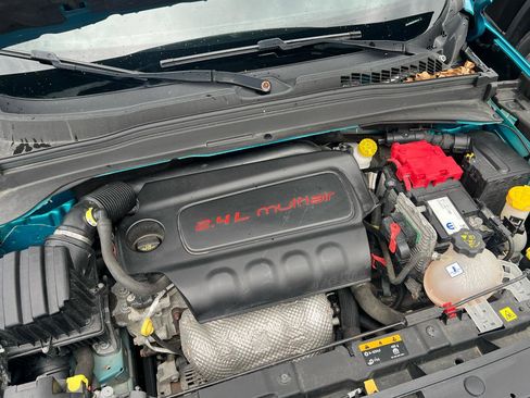 Used 2021 Jeep Renegade Latitude AWD/4WD image 34
