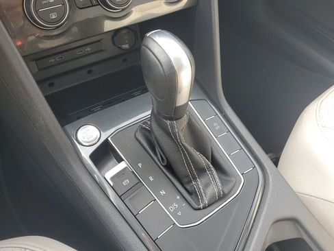 Used 2021 Volkswagen Tiguan SE image 26