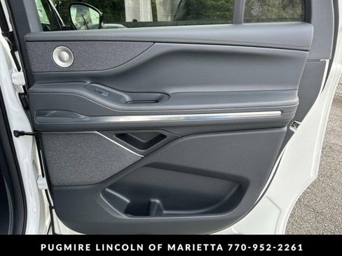 New 2025 Lincoln Navigator L Reserve w/ Jet Appearance Package image 16