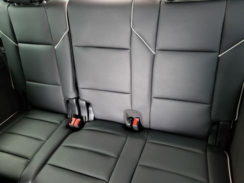 Certified 2024 Cadillac Escalade Premium Luxury w/ Performance Package image 31