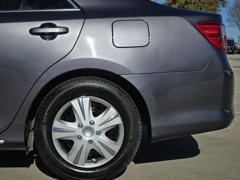 Used 2014 Toyota Camry LE image 11
