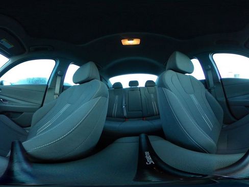 Used 2025 Hyundai Elantra SEL image 40