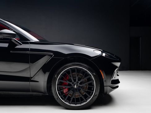 Used 2022 Aston Martin DBX AWD/4WD image 39