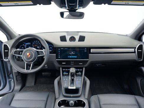 Used 2022 Porsche Cayenne image 18