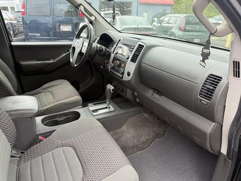 Used 2014 Nissan Frontier SV w/ SV Value Truck Package AWD/4WD image 36