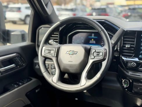 Used 2025 Chevrolet Silverado 2500 ZR2 w/ Technology Package image 13