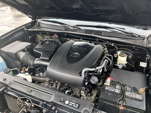 Used 2019 Toyota Tacoma SR5 AWD/4WD image 35