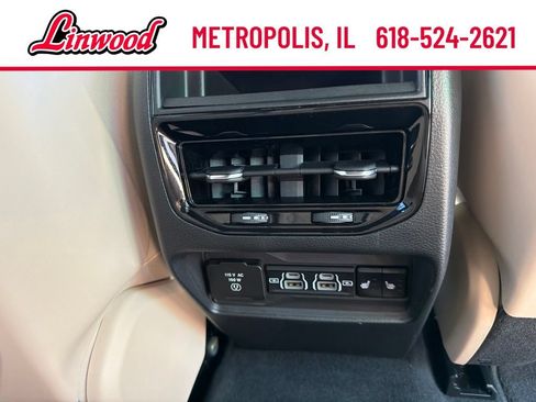 Used 2025 Jeep Grand Cherokee Limited AWD/4WD image 12