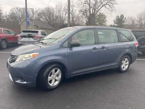 Used 2013 Toyota Sienna L image 25