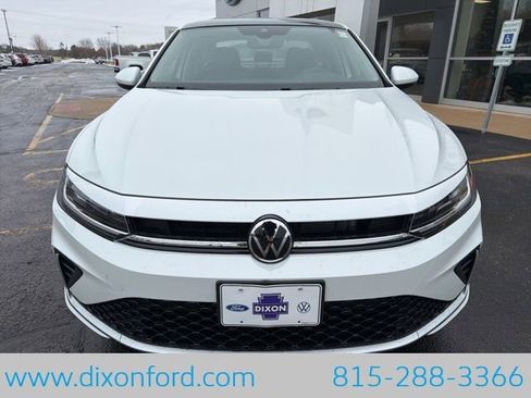 New 2026 Volkswagen Jetta SE image 2