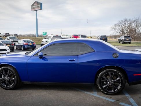 Used 2021 Dodge Challenger SXT w/ Driver Convenience Group image 17