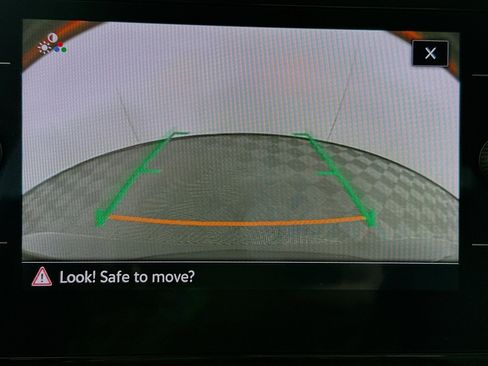 Used 2025 Volkswagen Jetta SE image 17