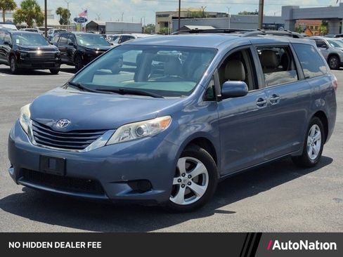 Used 2016 Toyota Sienna LE FWD image 1