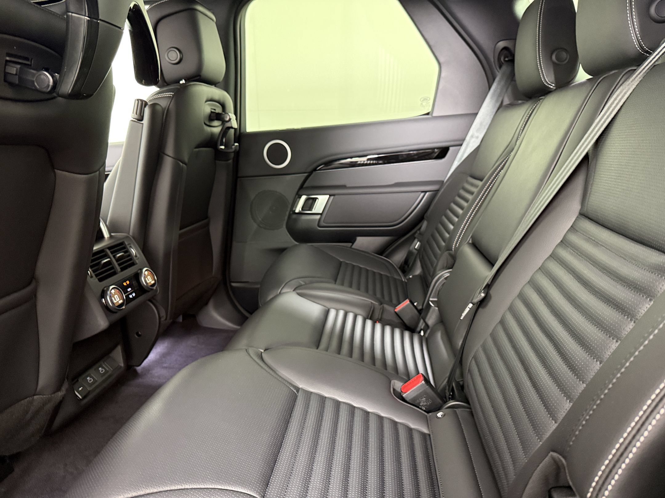 New 2026 Land Rover Discovery S AWD/4WD image 24