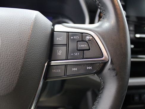 Used 2021 Toyota Highlander XLE image 39